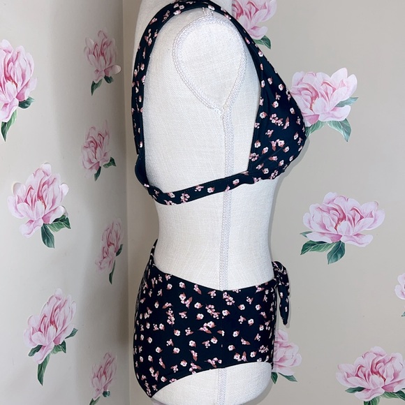 Gianni Bini Swimsuit 2-piece - Picture 3 of 8